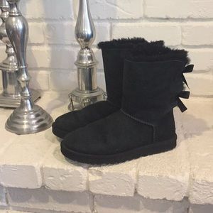 Bailey Ugg black size 8 almost perfect condition